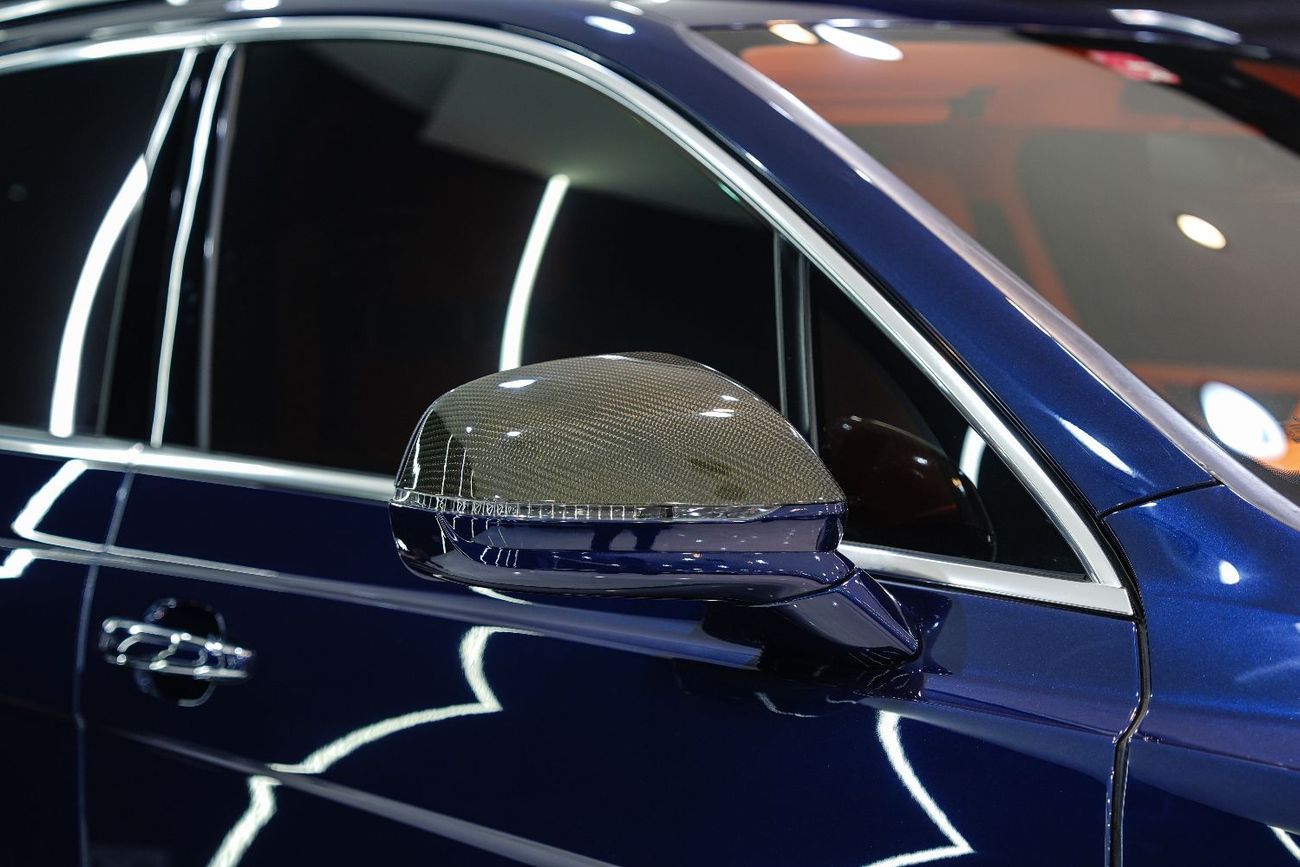 Bentley Bentayga W12, Carbon Fiber Body Kit, Panoramic Roof, Starlight Headliner, GCC Specs!!