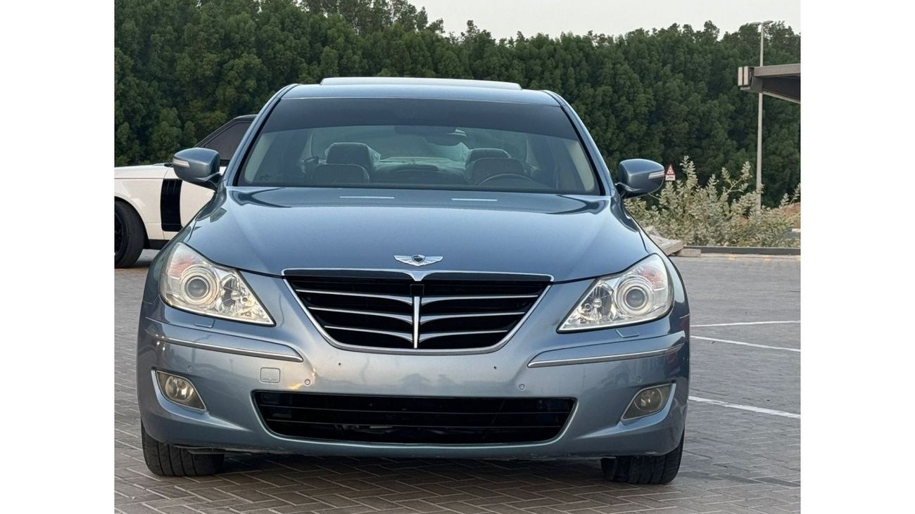 هيونداي جينيسس بحالة ممتازة من الداخل و الخارج