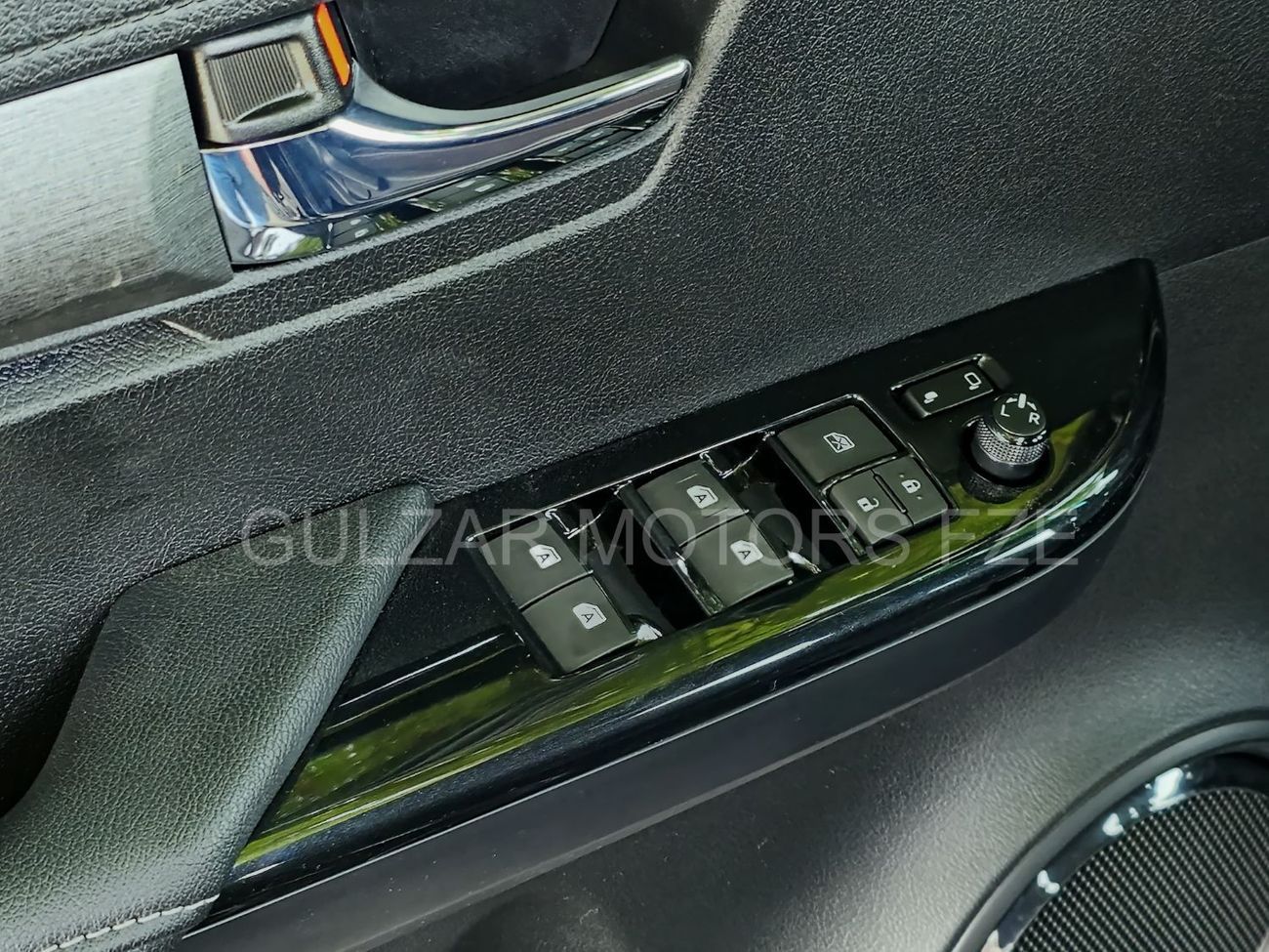 Toyota Hilux HILUX ADVENTURE PETROL 4.0L - FULL WITH COMPRESSOR - BLACK INSIDE BLACK - OMANI