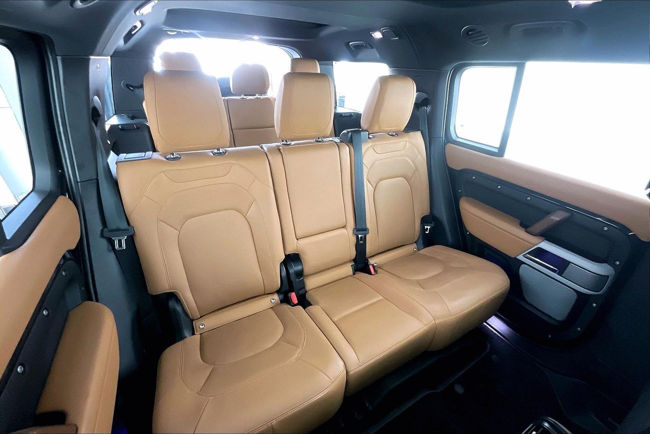 لاند روفر ديفندر P400 130 HSE | National Day Celebration | شامل الضمان | 0 ﺪﻔﻋﺓ ﺃﻮﻟﻯ