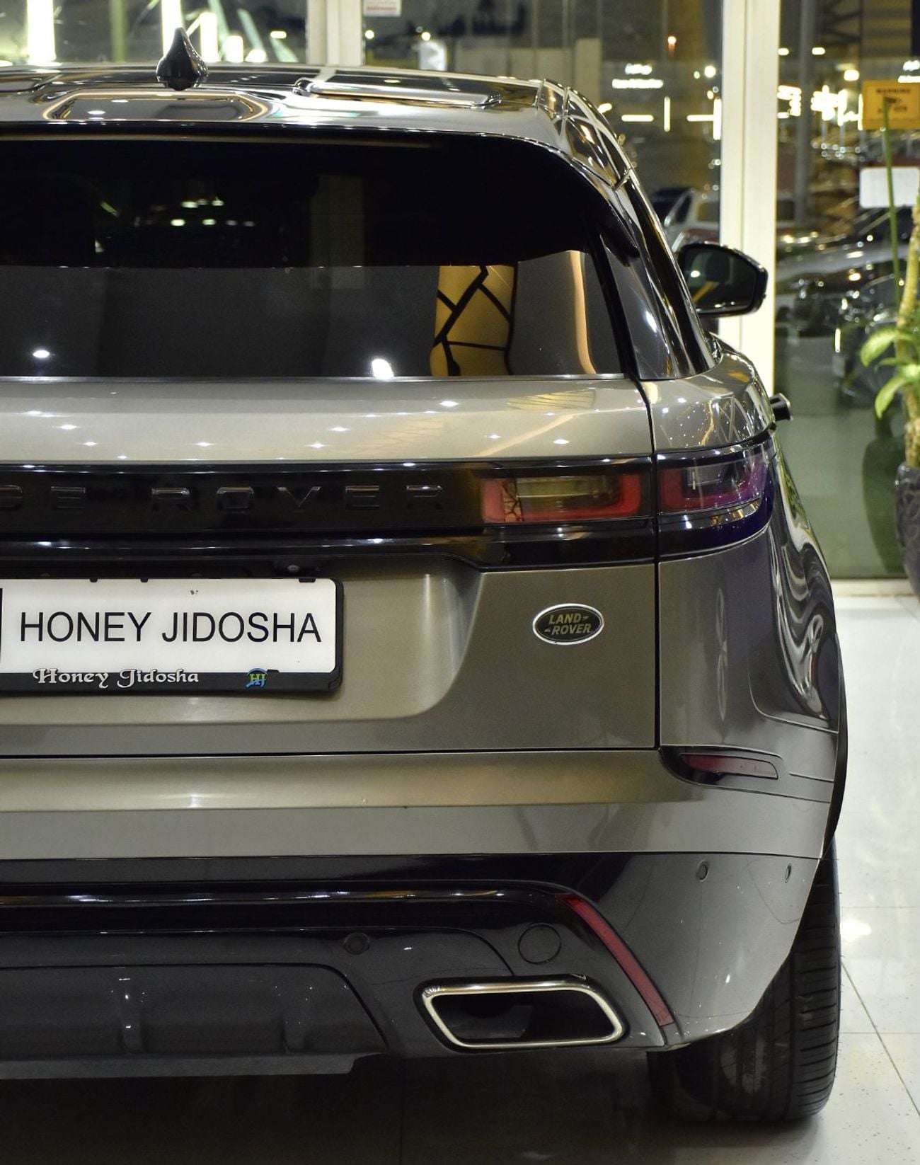 Land Rover Range Rover Velar EXCELLENT DEAL for our Range Rover Velar P380 SE ( 2018 Model ) in Grey Color American Specs