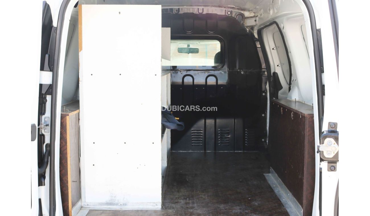 Renault Dokker 2017 | DOKKER DELIVERY VAN WITH GCC SPECS AND EXCELLENT CONDITION