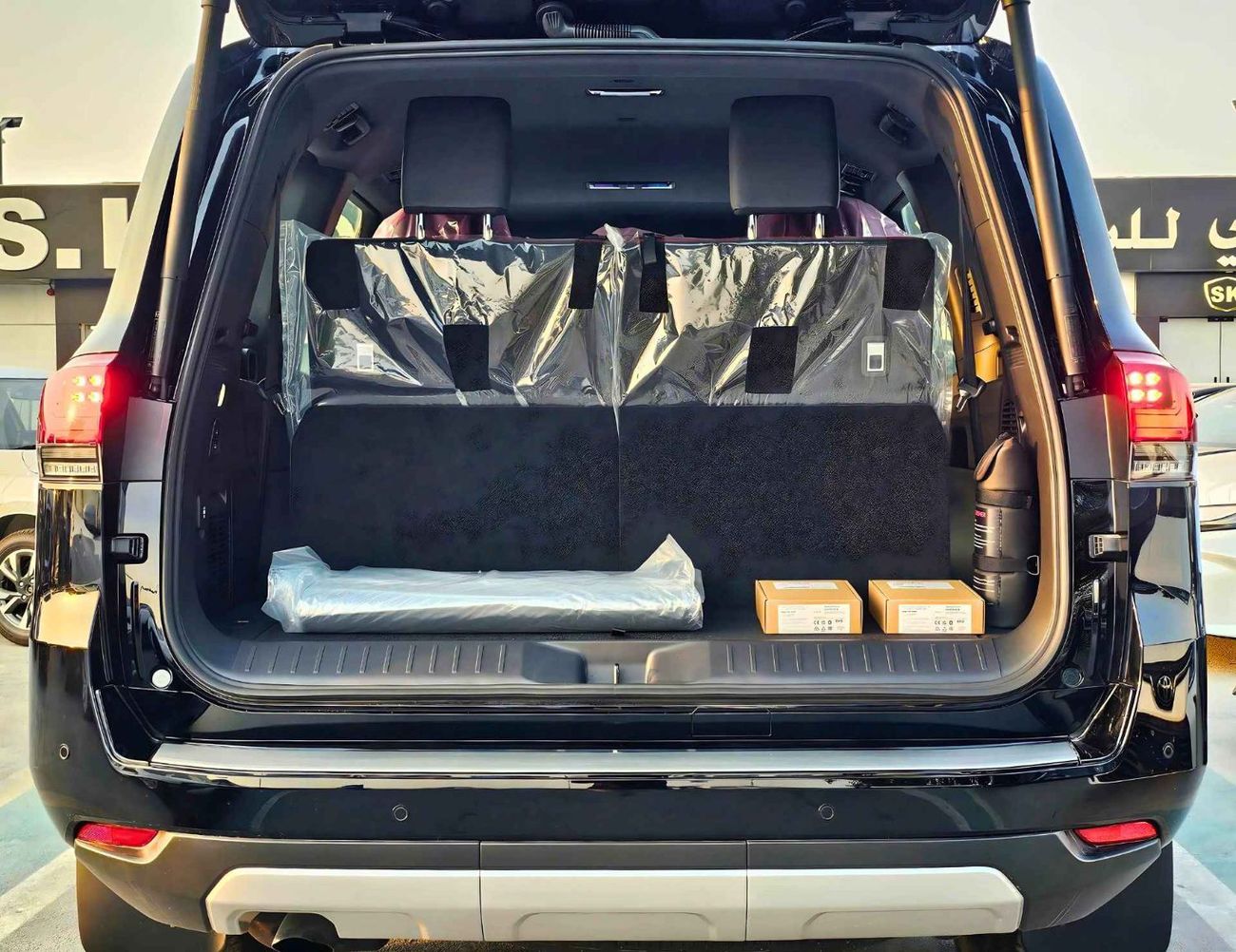 Toyota Land Cruiser GR SPORT TWIN TURBO / 3.5L PETROL V6 / RADAR / BIG DVD/REAR ENTERTAINMENT DVD/COOL BOX (CODE#LC3GRH)