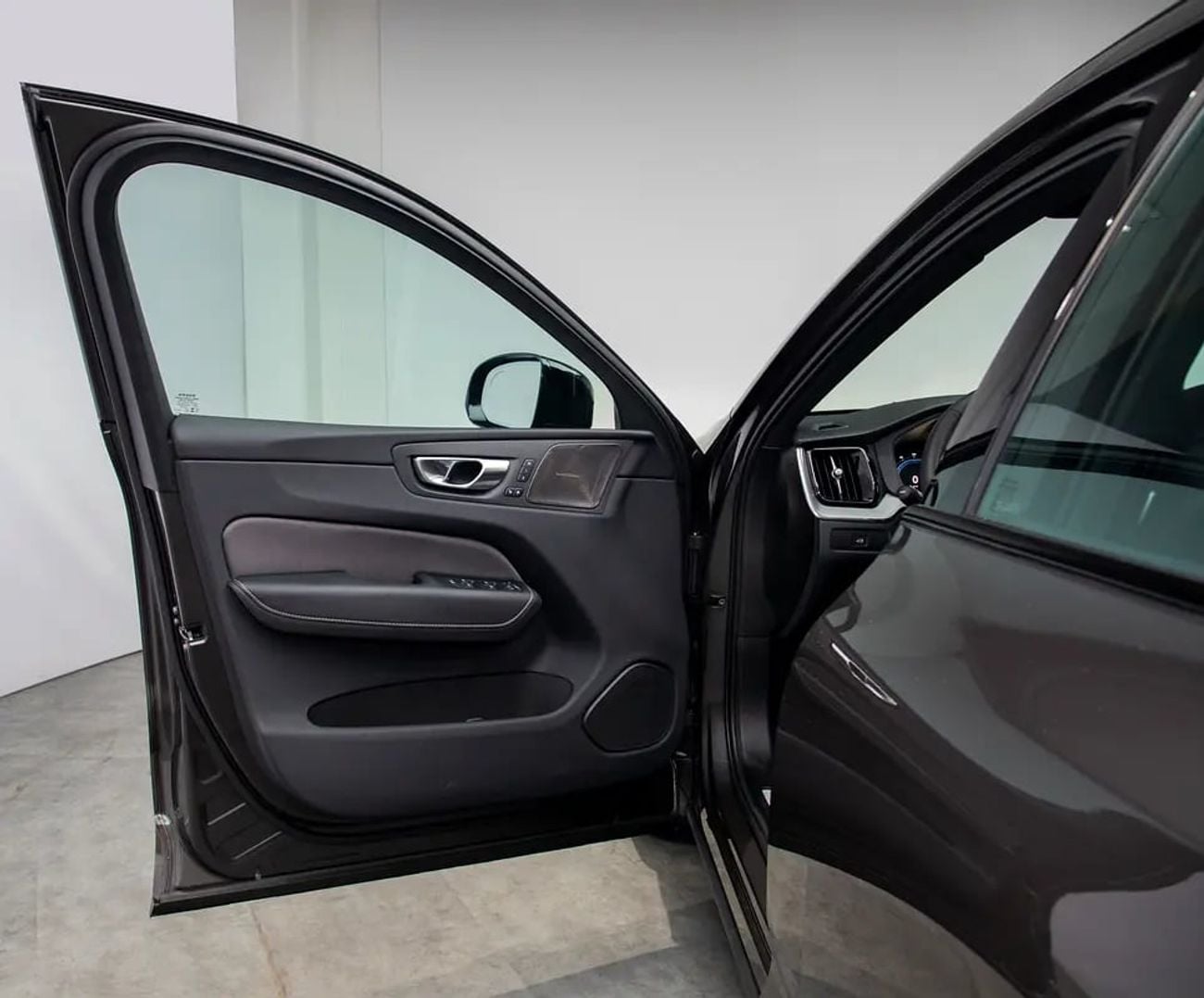 Volvo XC60 ULTIMATE DARK 0% DP Available • Warranty until • FDSH • Low Mileage • GCC