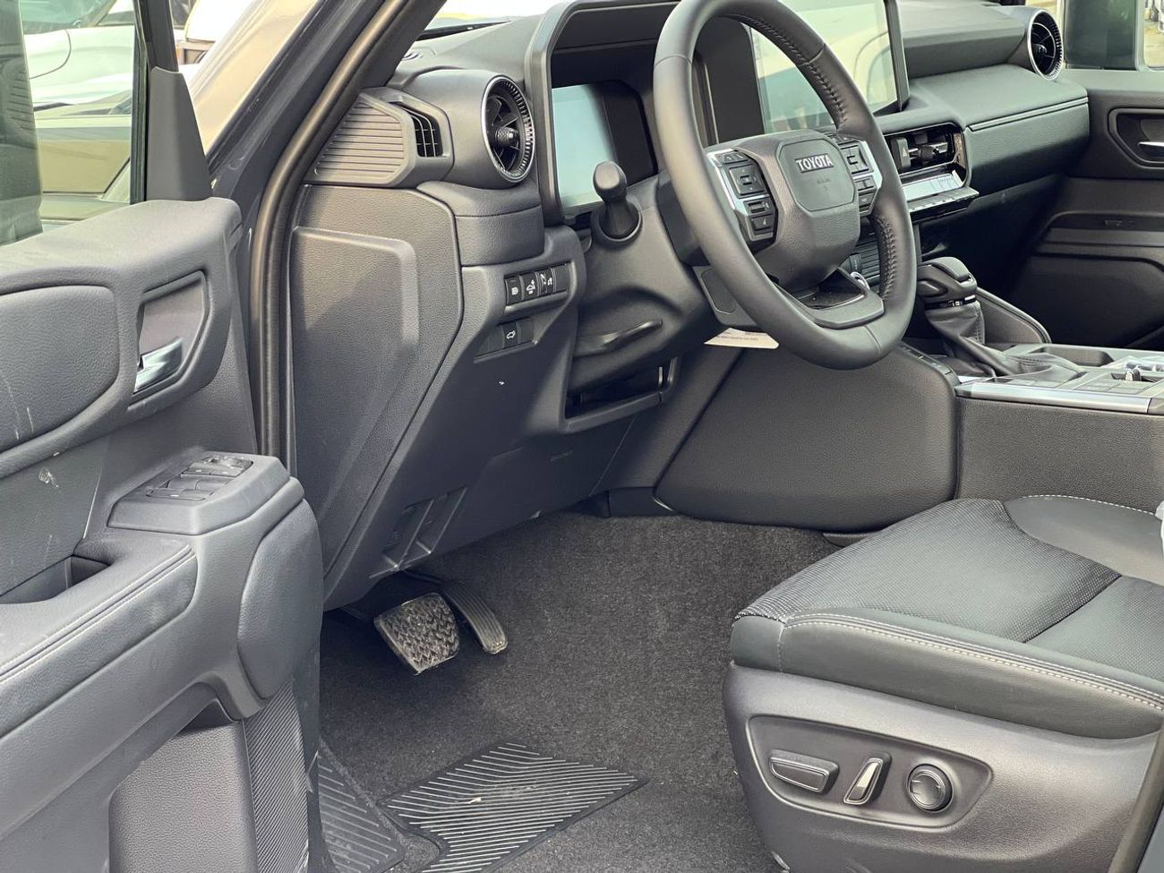 تويوتا برادو 2.8L DSL A/T // 2026 // High Option With Radar , Cooling & Heating Seats , DVD&Back Camera // Specia