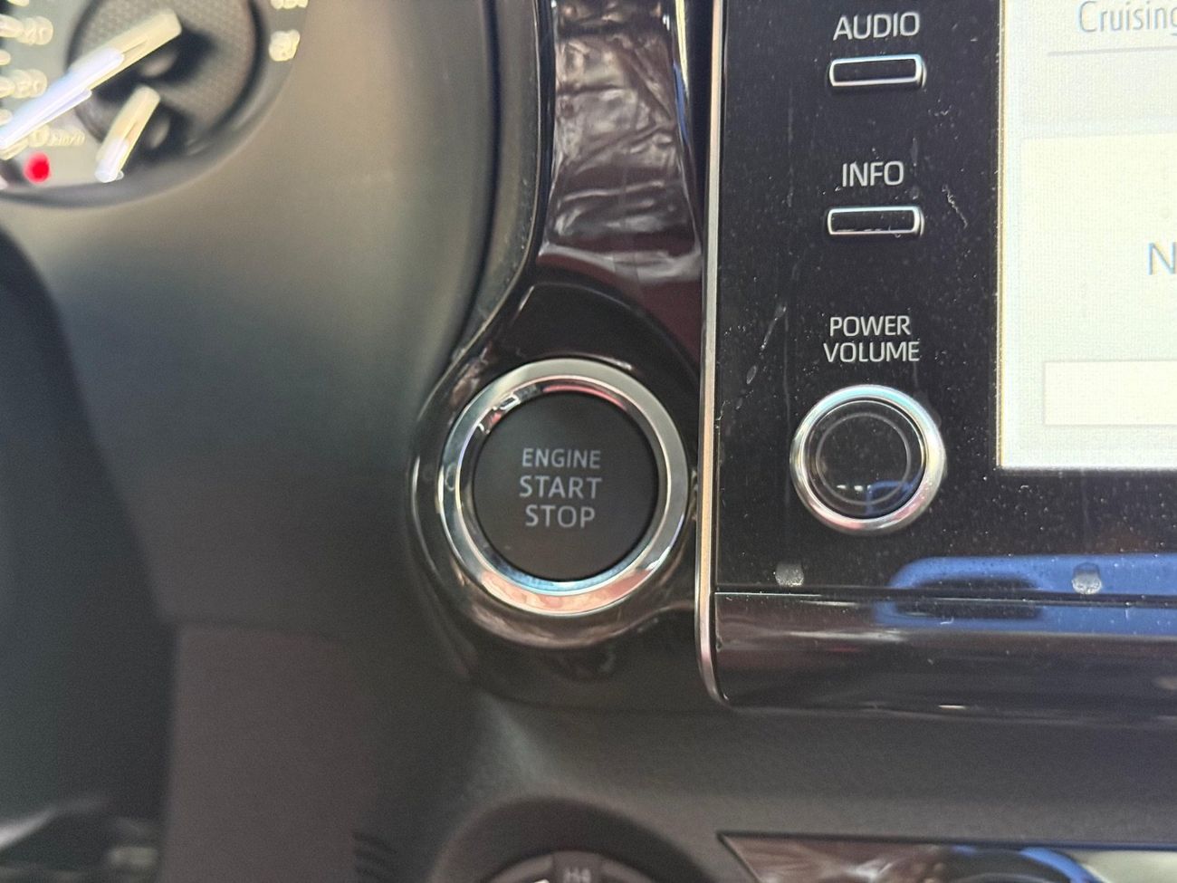 Toyota Hilux GLX 2.7L Double Cab Utility 4WD A/T