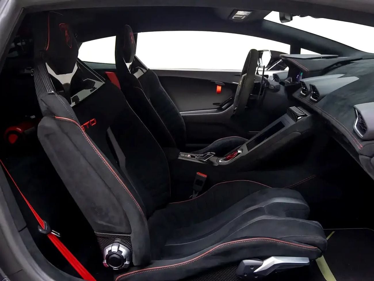 Lamborghini Huracan STO | GCC Spec | Under Dealer Warranty and Full Service History