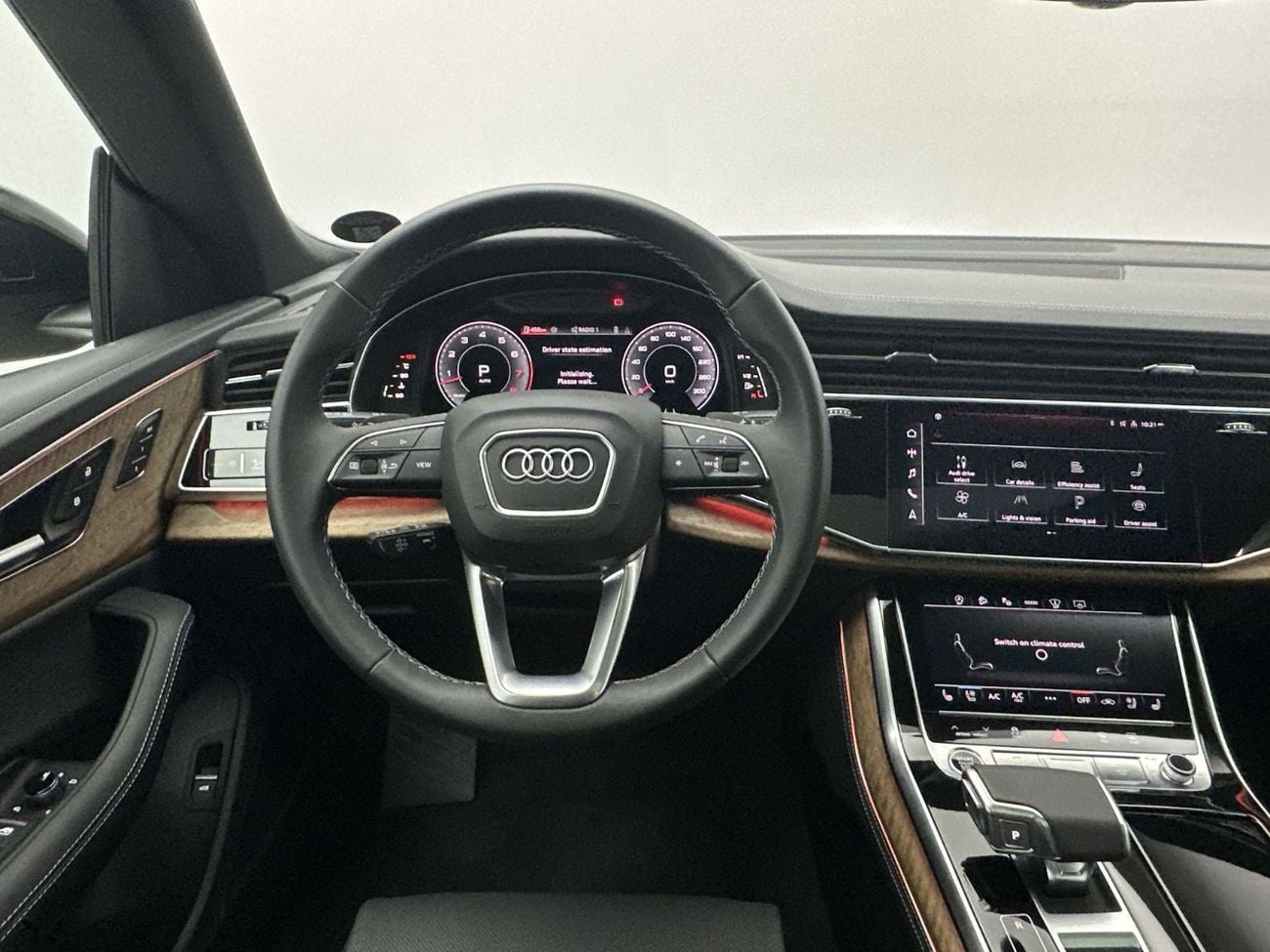 أودي Q8 55 TFSI quattro (340 HP) Luxury (Ref# 020191)