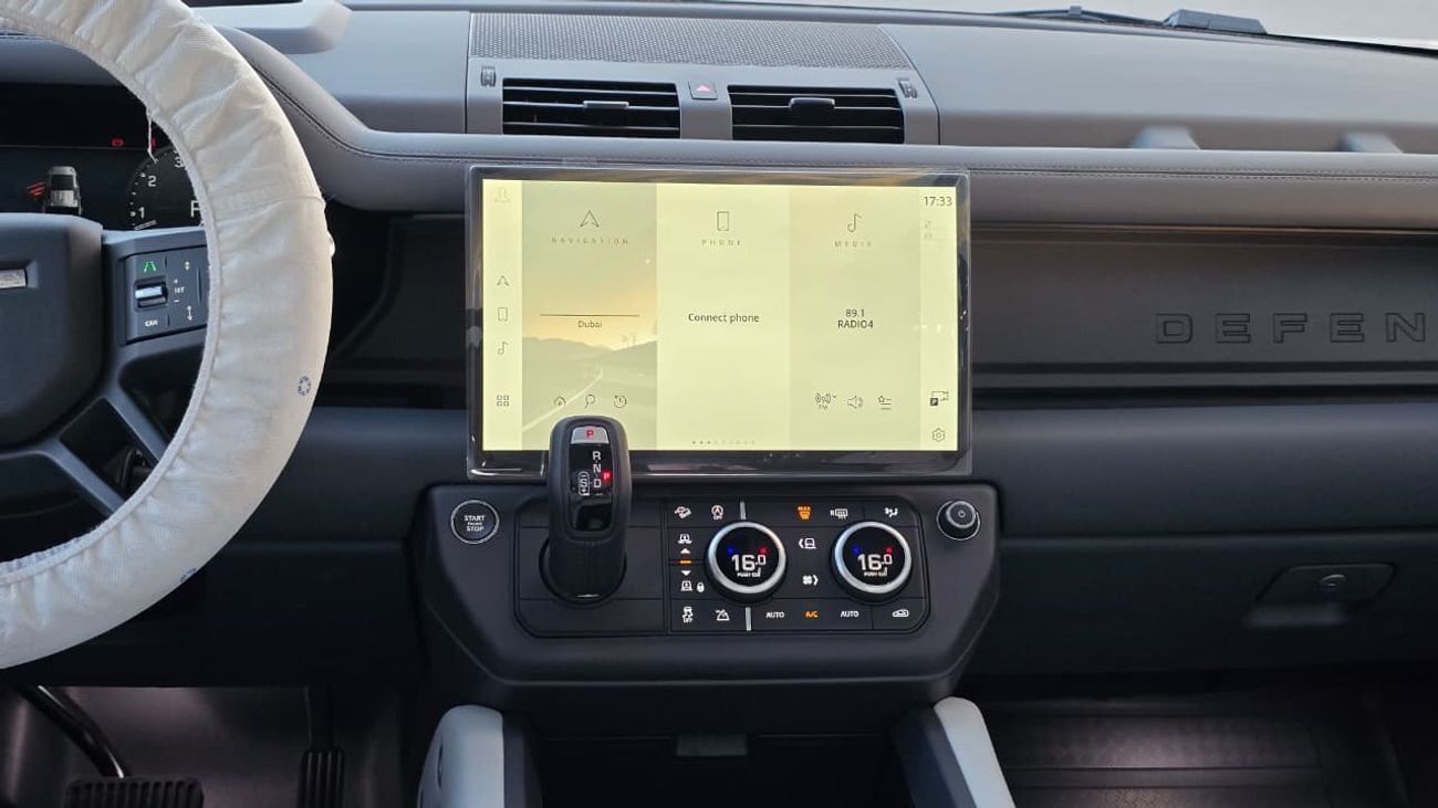 Land Rover Defender land Rover Defender P400 V6 GCC - 2026