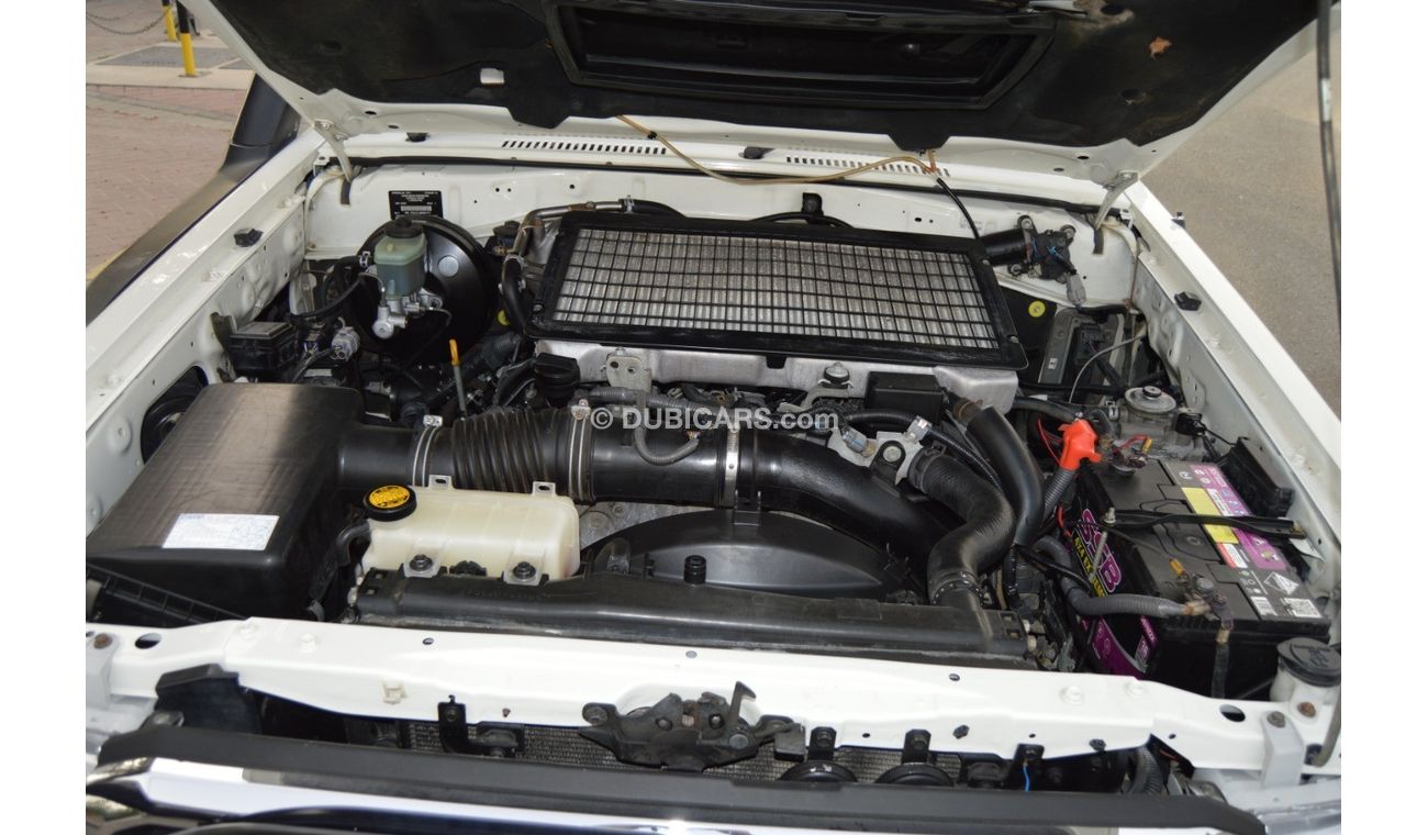 Toyota Land Cruiser Pick Up 1vD engine v8 Diesel Clean car