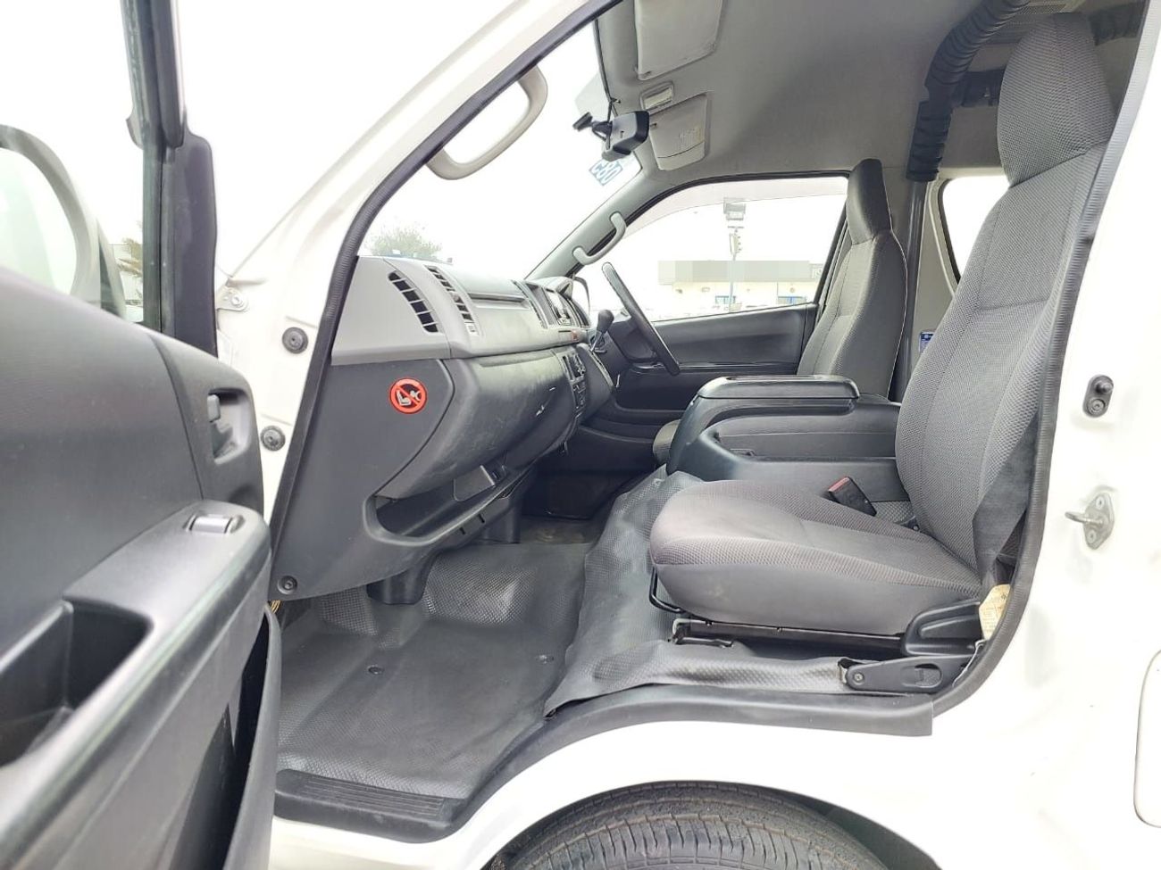 تويوتا هاياس TOYOTA HIACE COMMUTER VAN RHD 2012 MODEL 3.0 L DIESEL AUTOMATIC(PM14430)