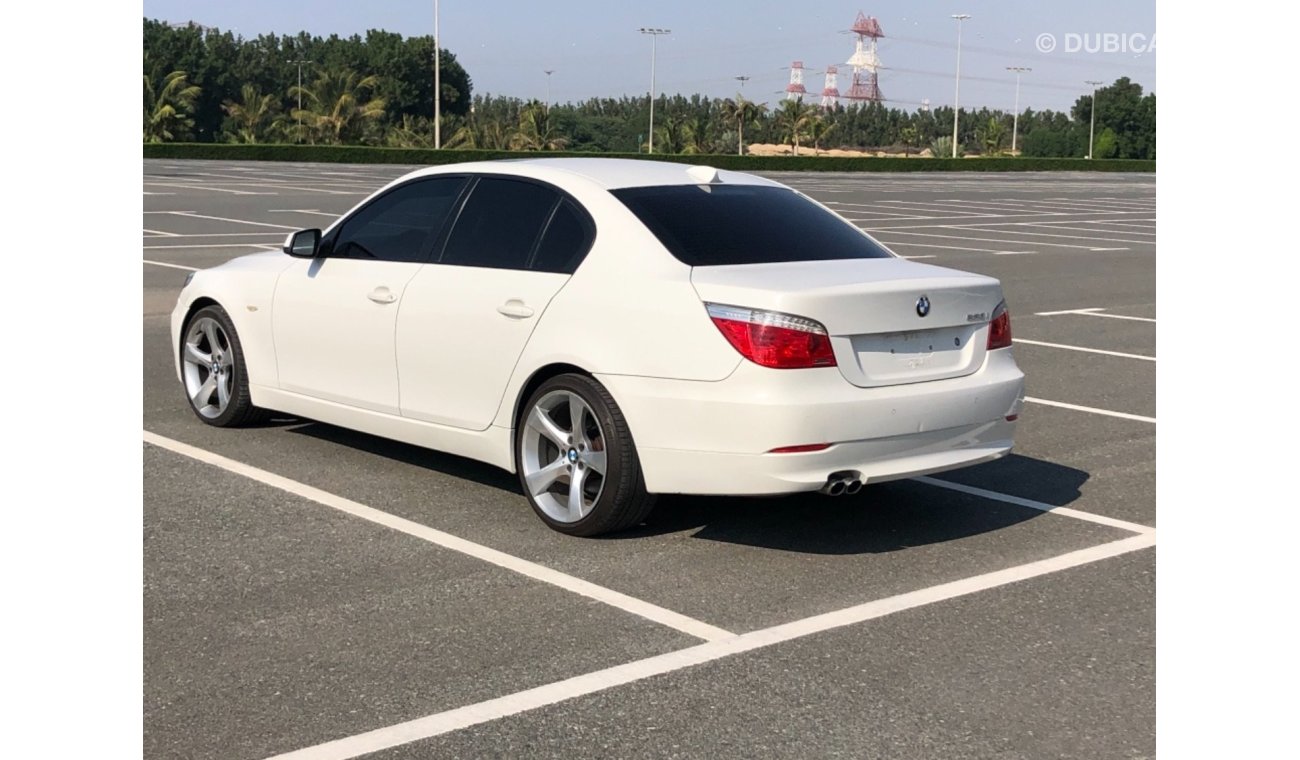 BMW 523i Model 2010 GCC car perfect condition inside and outside full option sun roof leather seats back came