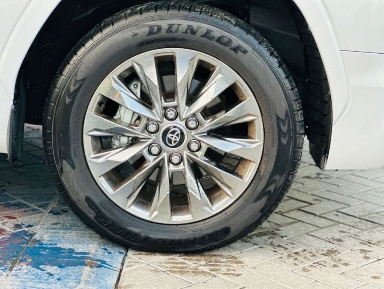 تويوتا لاند كروزر LC300 RIGHT HAND DRIVE