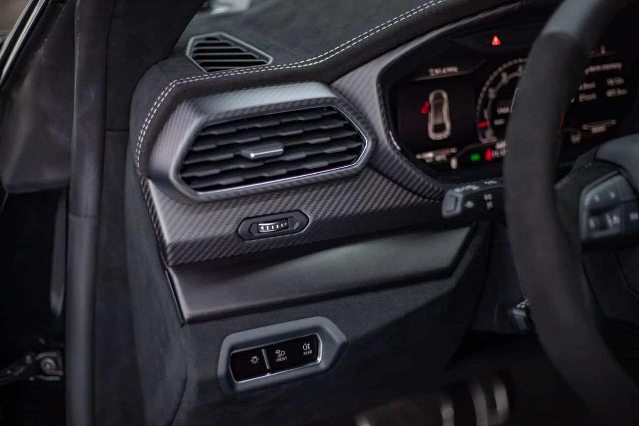 لامبورغيني اوروس 4.0T V8 Performante