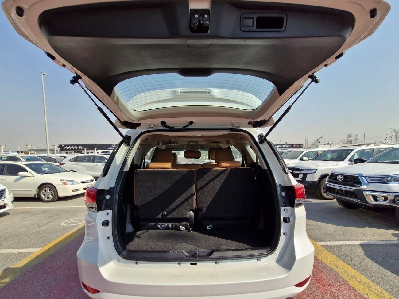 Toyota Fortuner EXR Toyota Fortuner (TGN156) – 2.7L Petrol – 4WD – White – 2025 Model