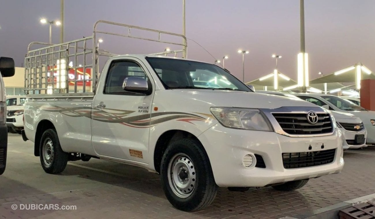 تويوتا هيلوكس Toyota Hilux 2015 GL Manual S/C 2.7L Ref# 595