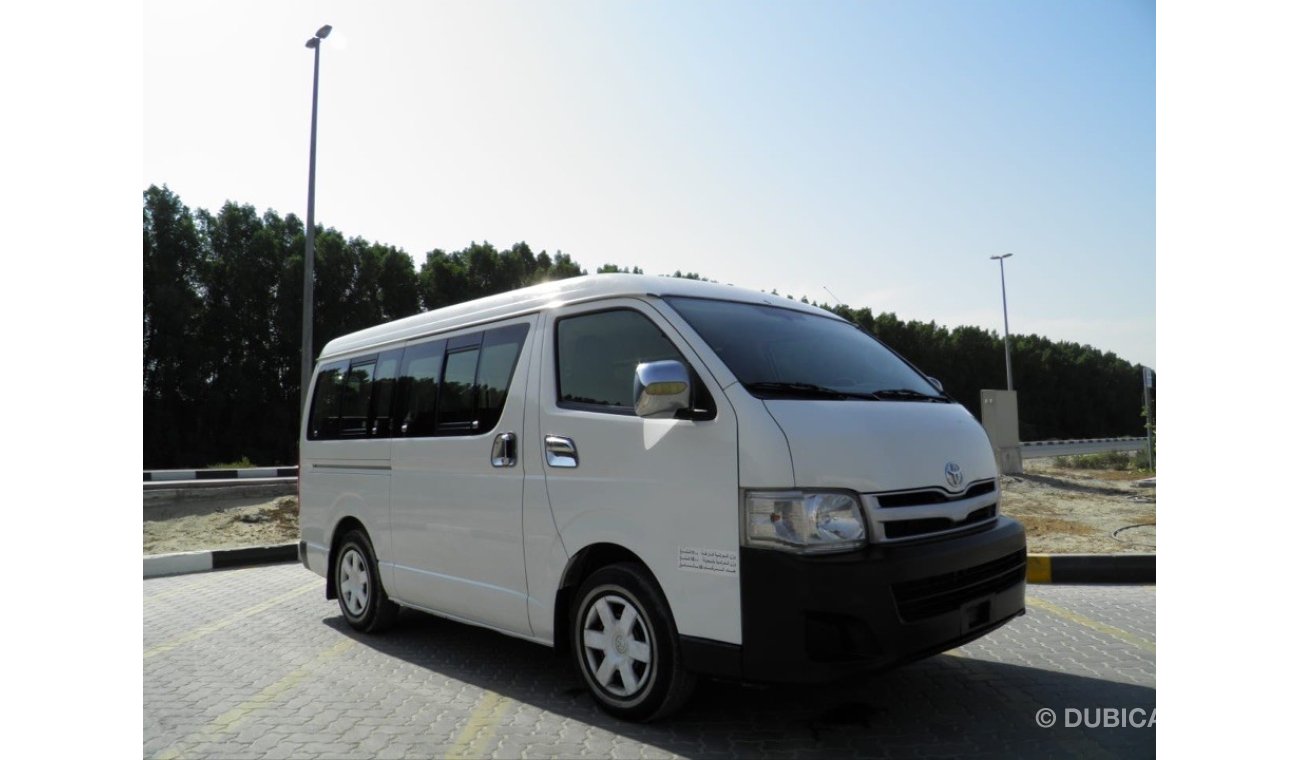 Toyota Hiace 2013 mid roof