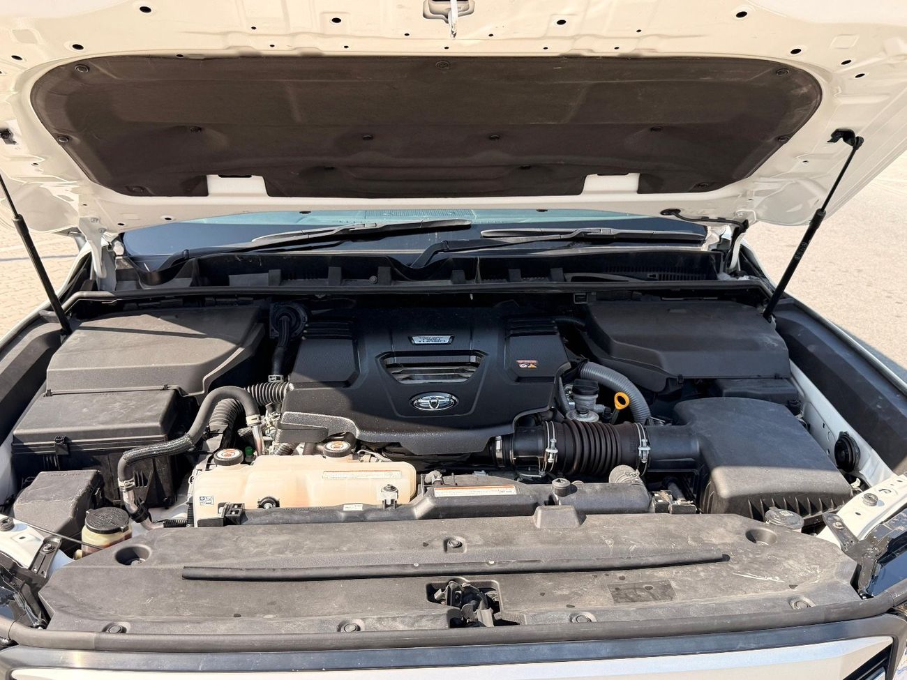 تويوتا لاند كروزر 2024 Model VXR ZX Type Exterior Diesel Engine Full Option Very Clean Title