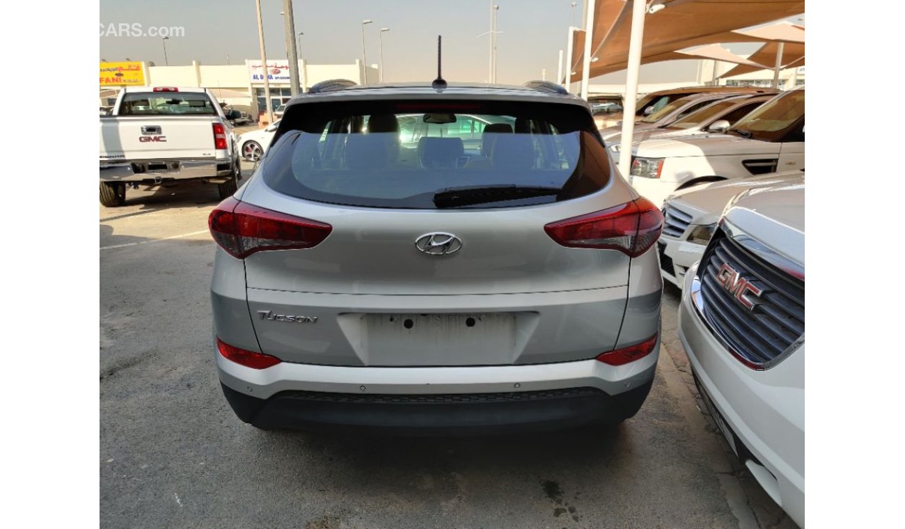 Hyundai Tucson 2016 full options panorama roof GCC specs