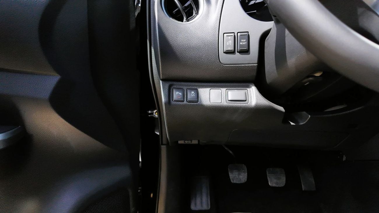 Nissan Navara  2025 Nissan Navara | 2.5L Petrol | 160 HP | Manual | 4x4 | GCC Specs