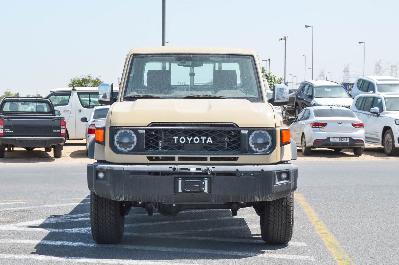 تويوتا لاند كروزر بيك آب TOYOTA LAND CURISER 79 4.0L 4WD PETROL SC PICKUP 2025