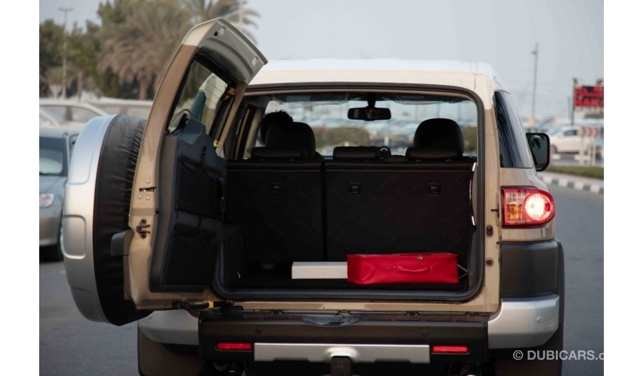 تويوتا إف جي كروزر 2023 Toyota FJ Cruiser 4.0 JBL - Beige white Dual ton Inside Black