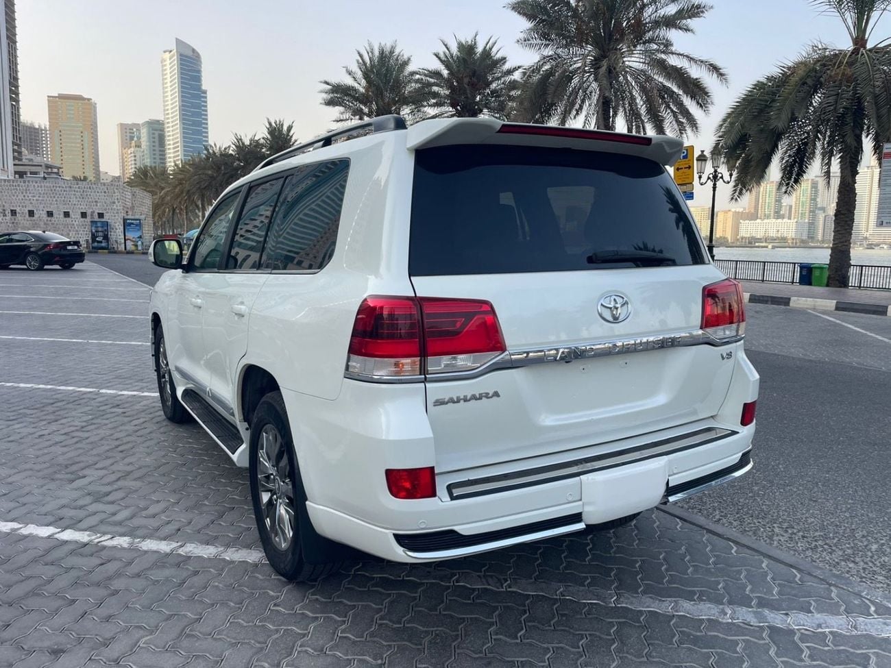 تويوتا لاند كروزر VXR Sahara 2021 Model RHD DIESEL ENGINE FULL OPTION