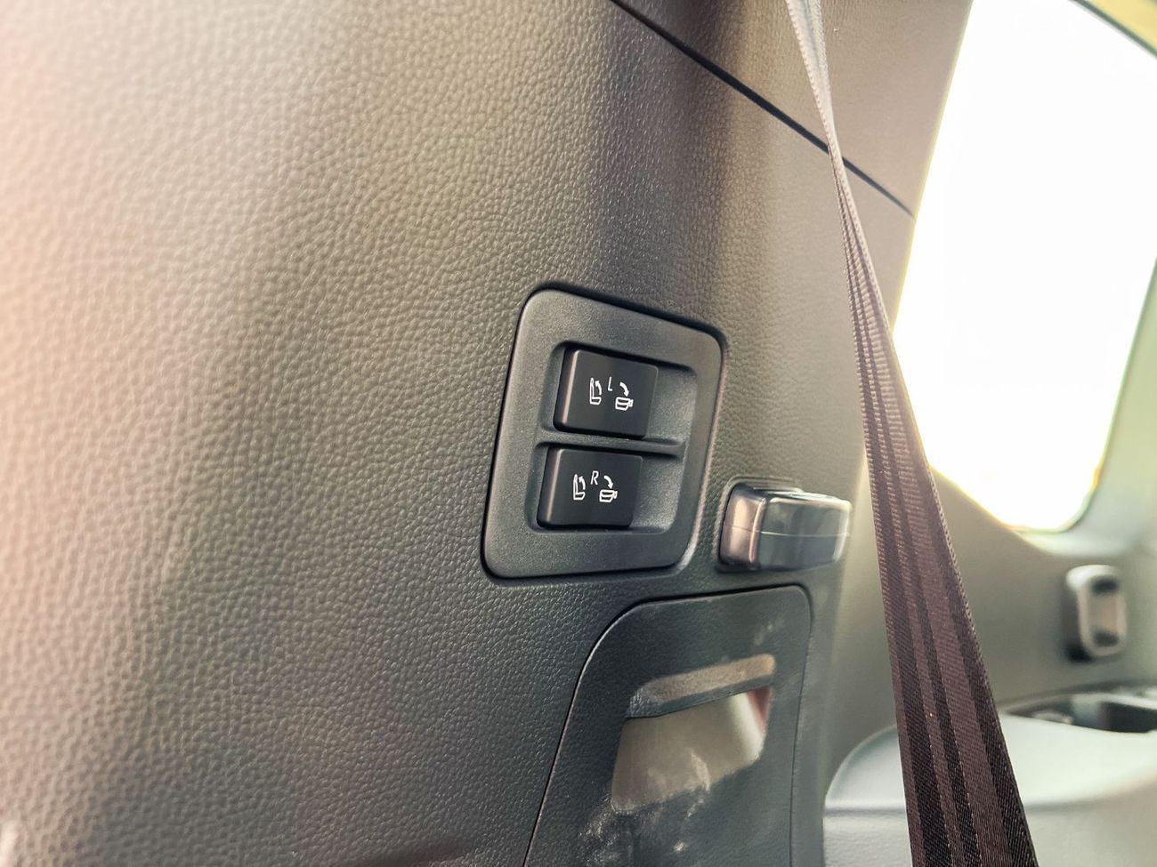 Toyota Land Cruiser 3.5T VXR Hybrid EXPORT PRICE - 2025 LC300 3.5L VXR Hybrid (Highest Spec - Oman)