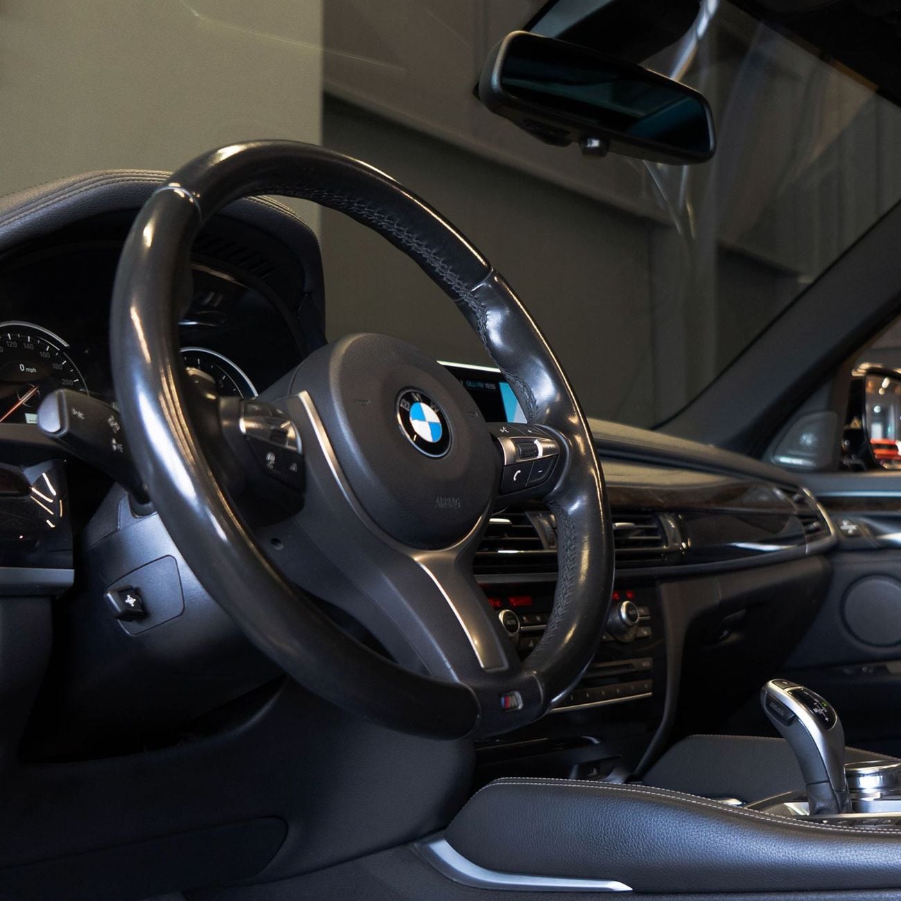 BMW X6 xDrive 35i 3.0L AED 1,632 P.M • 0% Downpayment • X6 xDrive35i M Sport • Clean Title • 1 Year Warrant