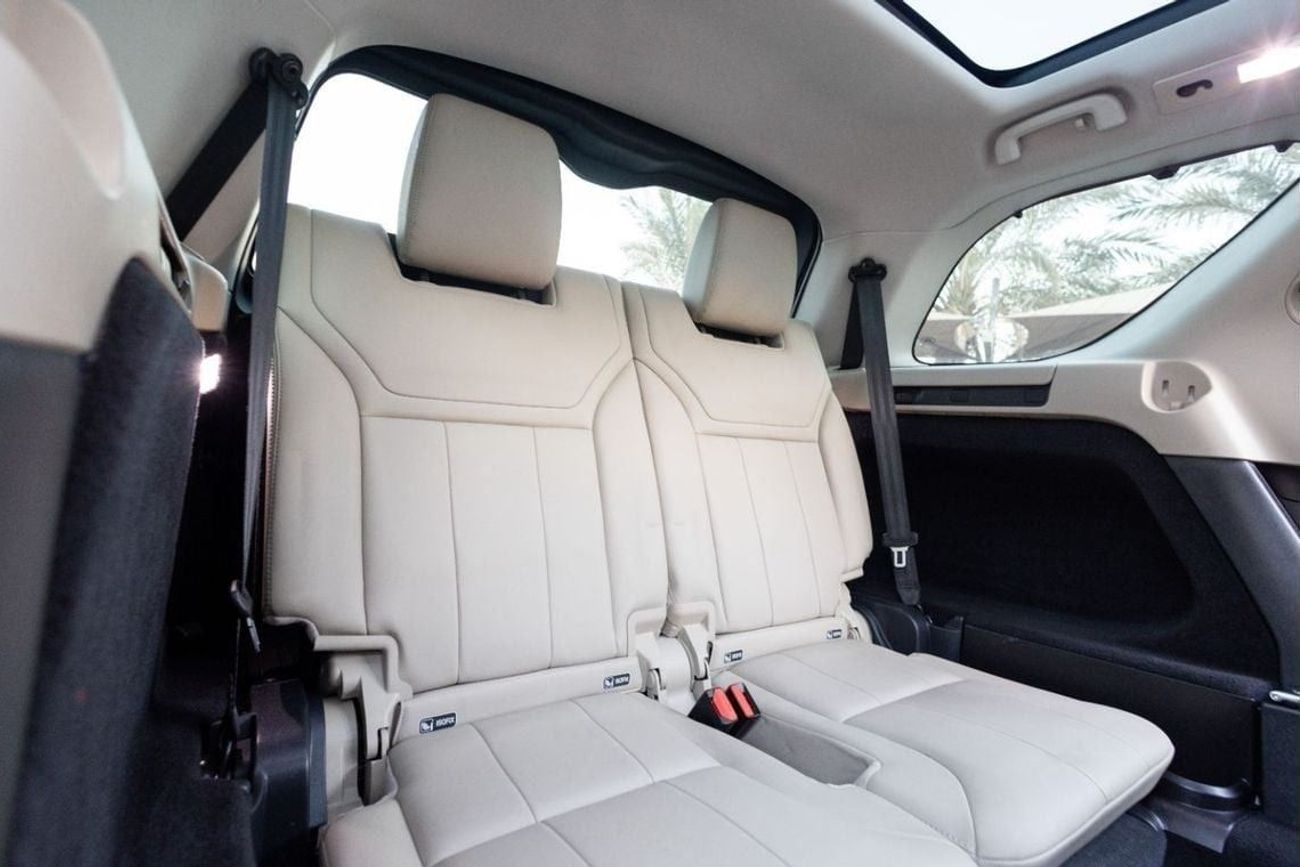 Land Rover Discovery HSE 3.0L (335 HP) Land Rover Discovery HSE Si6 (7SEATER) 2017 GCC under Warranty with Flexible Down-