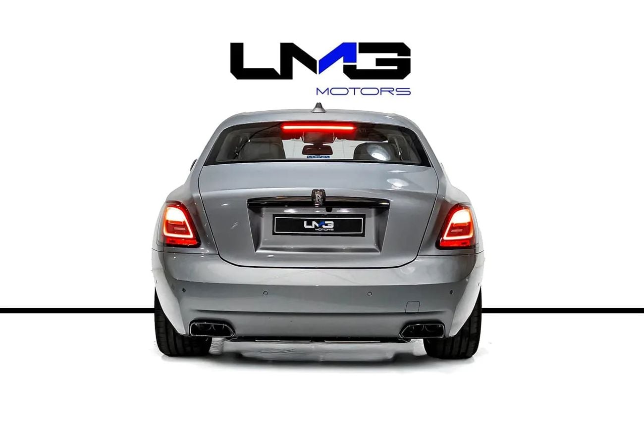 رولز رويس جوست Black Badge 6.6L BLACK BADGE | DELIVERY MILEAGE | STARLIGHT | REAR TVS | CARBON RIMS