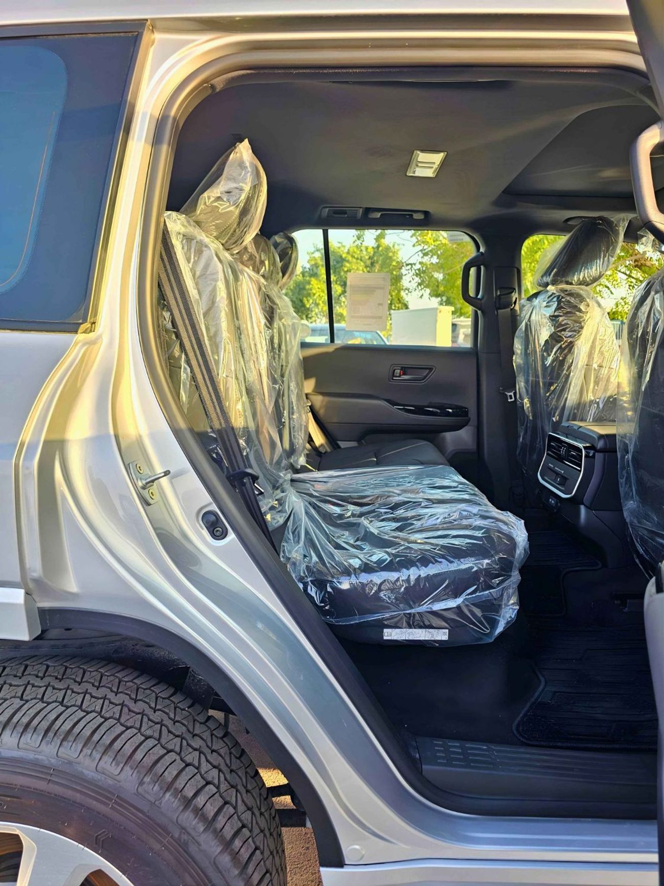 Toyota Land Cruiser GXR BASIC / 4.0L PETROL V6 / SUNROOF / LEATHER WITH DRIVER POWER SEAT (CODE # GXR4B)