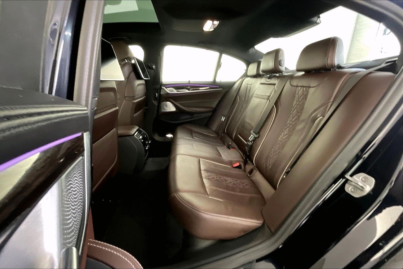 بي أم دبليو 530i Luxury + M Sport Package | شامل الضمان | 0 ﺪﻔﻋﺓ ﺃﻮﻟﻯ