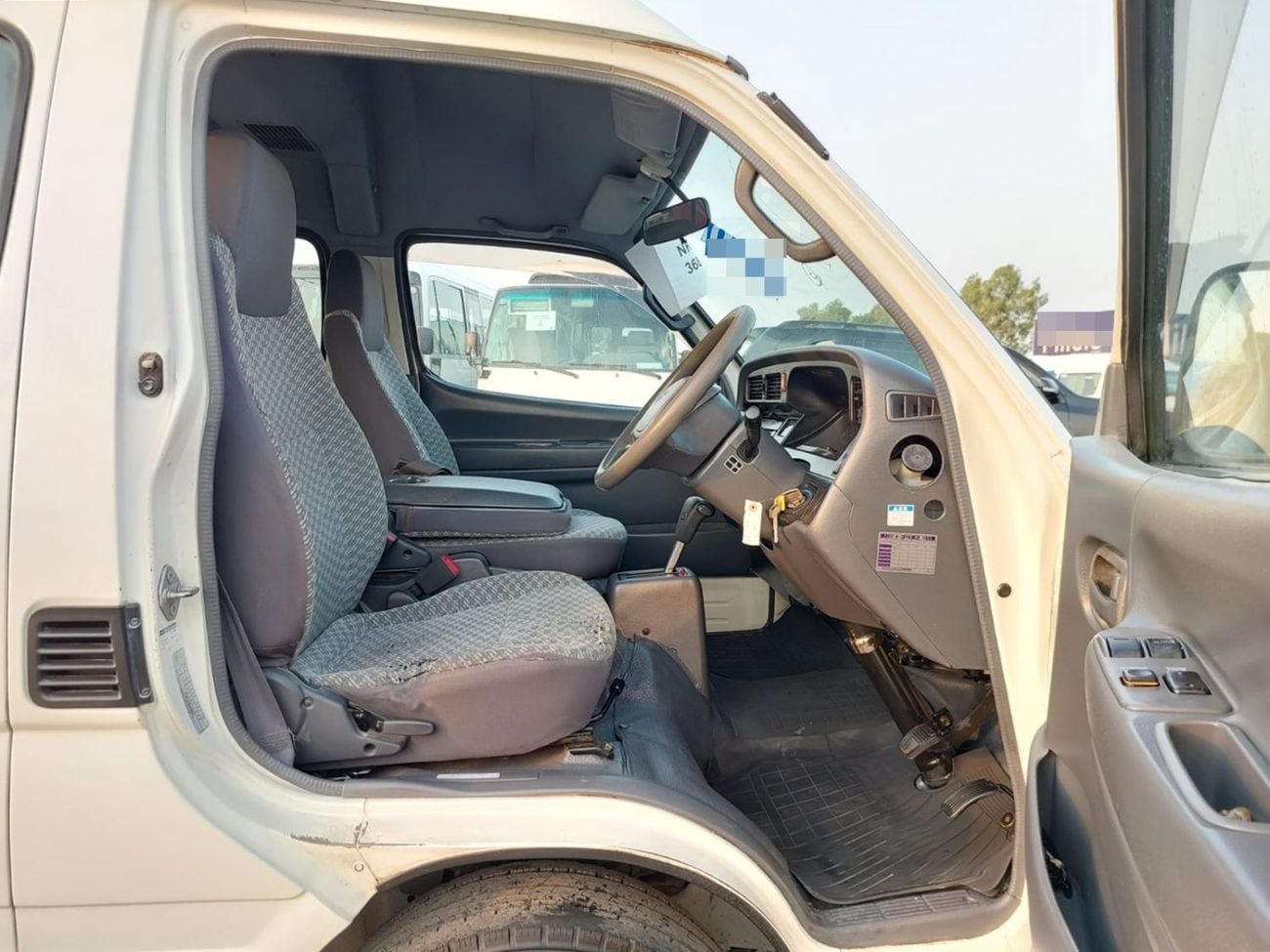 Toyota Hiace TOYOTA HIACE COMMUTER VAN RHD 2002 MODEL 3.0 L DIESEL AUTOMATIC(PM10827)