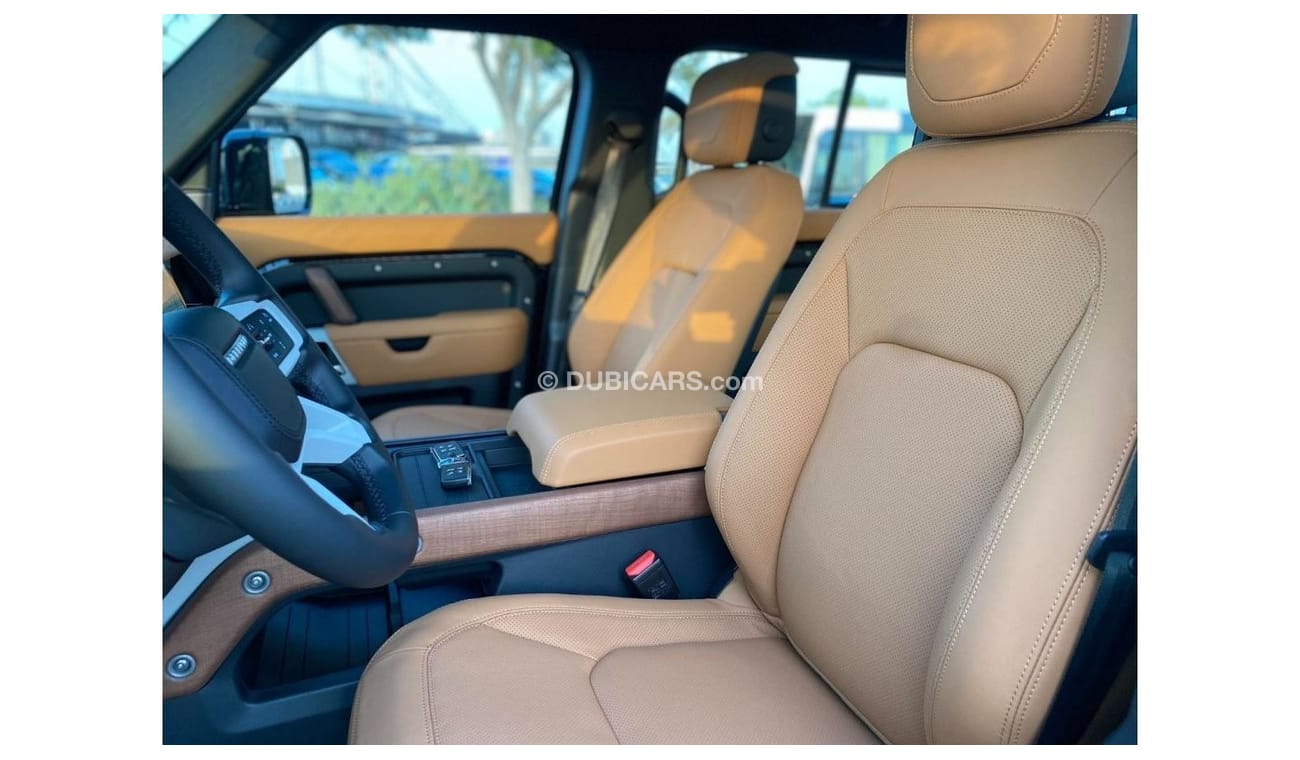 Land Rover Defender BLACK TAN GCC SPEC UNDER WARRANTY AND SERVICE