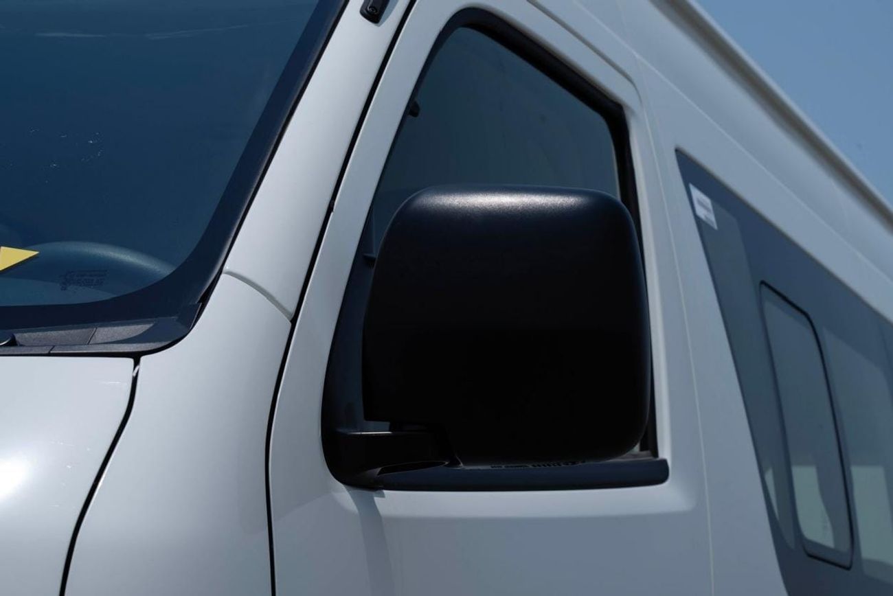 تويوتا هاياس DLS HIGH ROOF HIACE  -High Roof  3.0L M/T