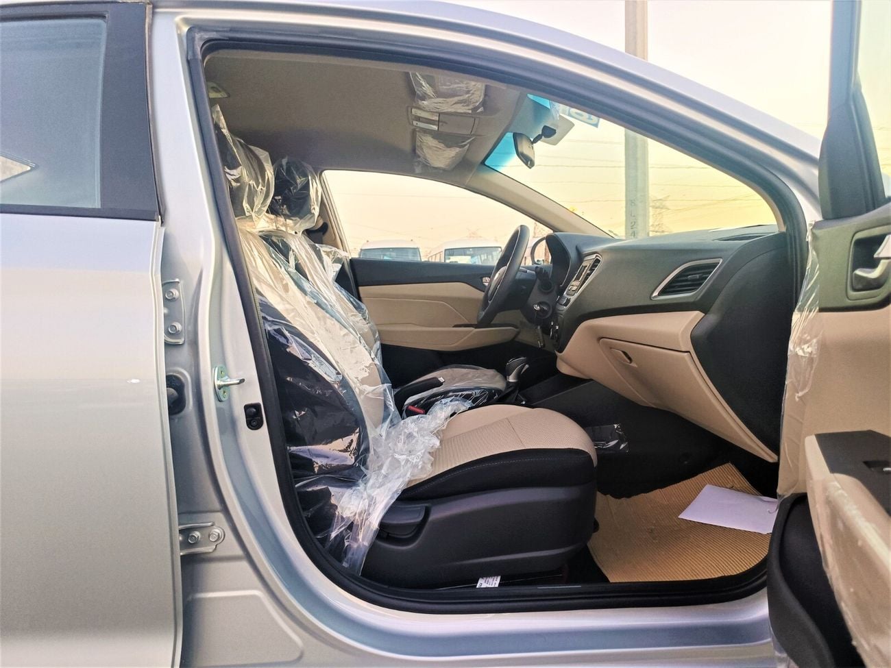 هيونداي أكسنت 1.4L PETROL, REAR PARKING SENSOR / REAR A/C (CODE # 342822)