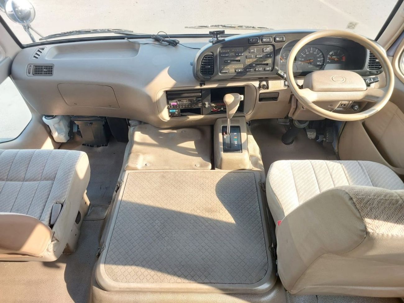 Toyota Coaster TOYOTA COASTER BUS RHD 1998 MODEL 4.2 L DIESEL AUTOMATIC(PM02737)