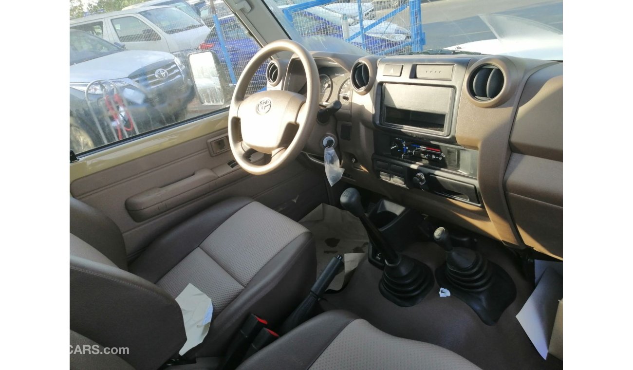 Toyota Land Cruiser Pick Up Std v6   petrol  single cap
