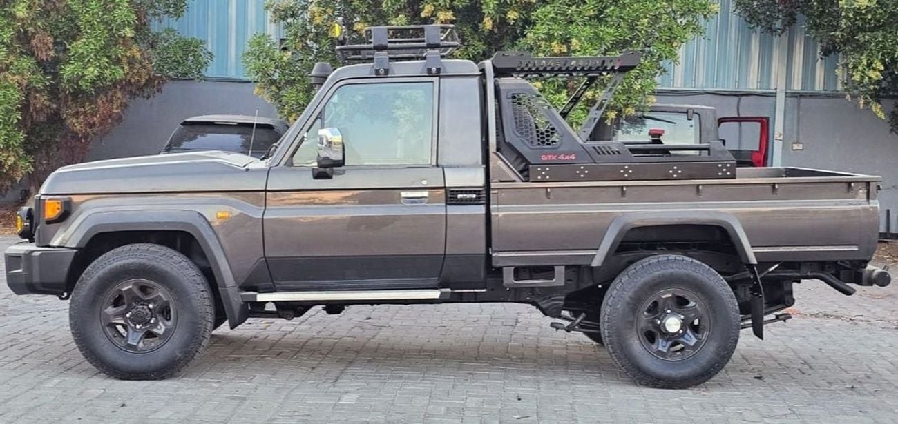 Toyota Land Cruiser Pick Up RHD Single Cabin Off-Road Heavy-duty Utility Pickup Truck 1VD-FTV 4.5L V8 Diesel Engine Manual Gear