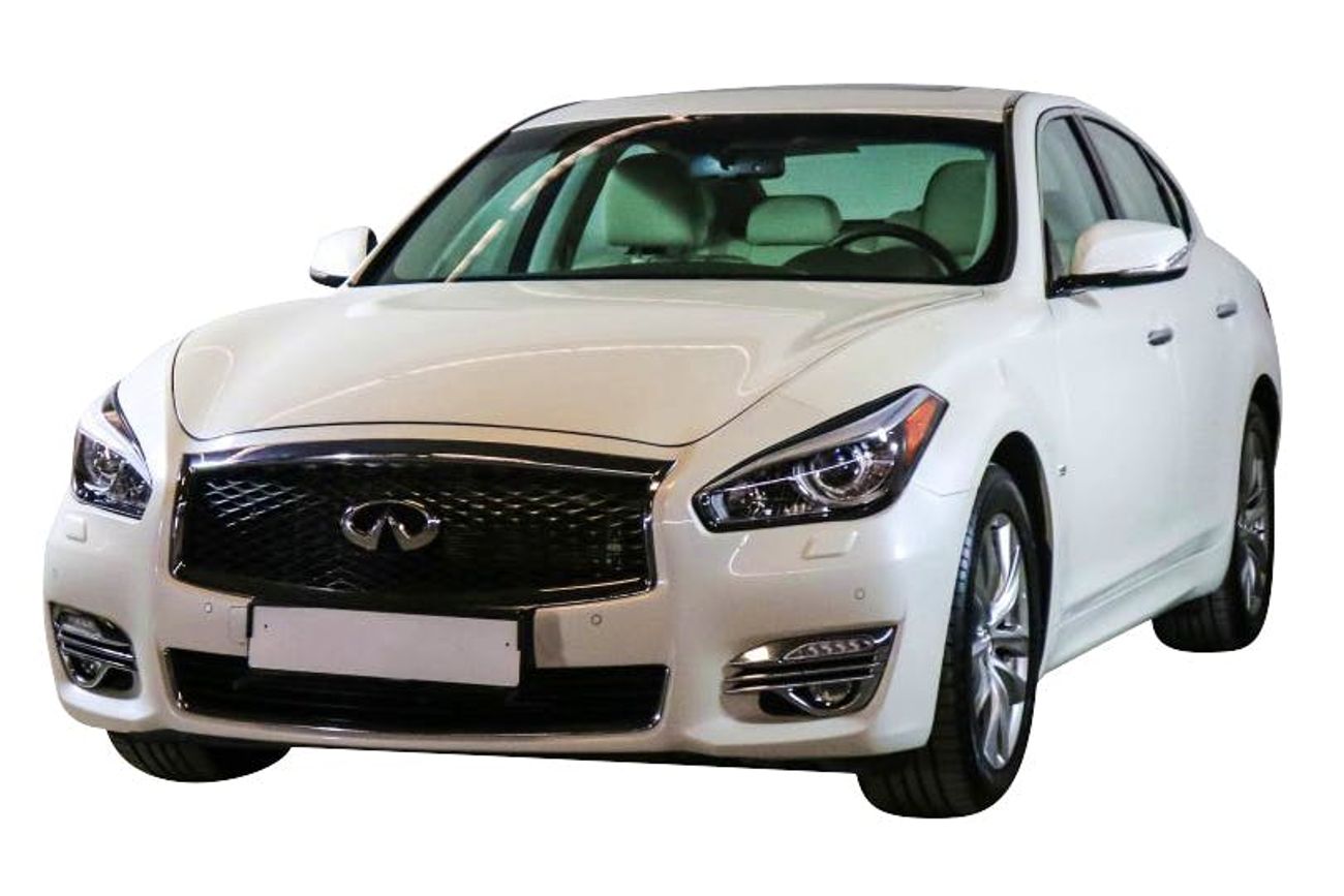 Infiniti Q70 LUXE 3.7L With 3 Years or 100,000KM GCC Warranty!!