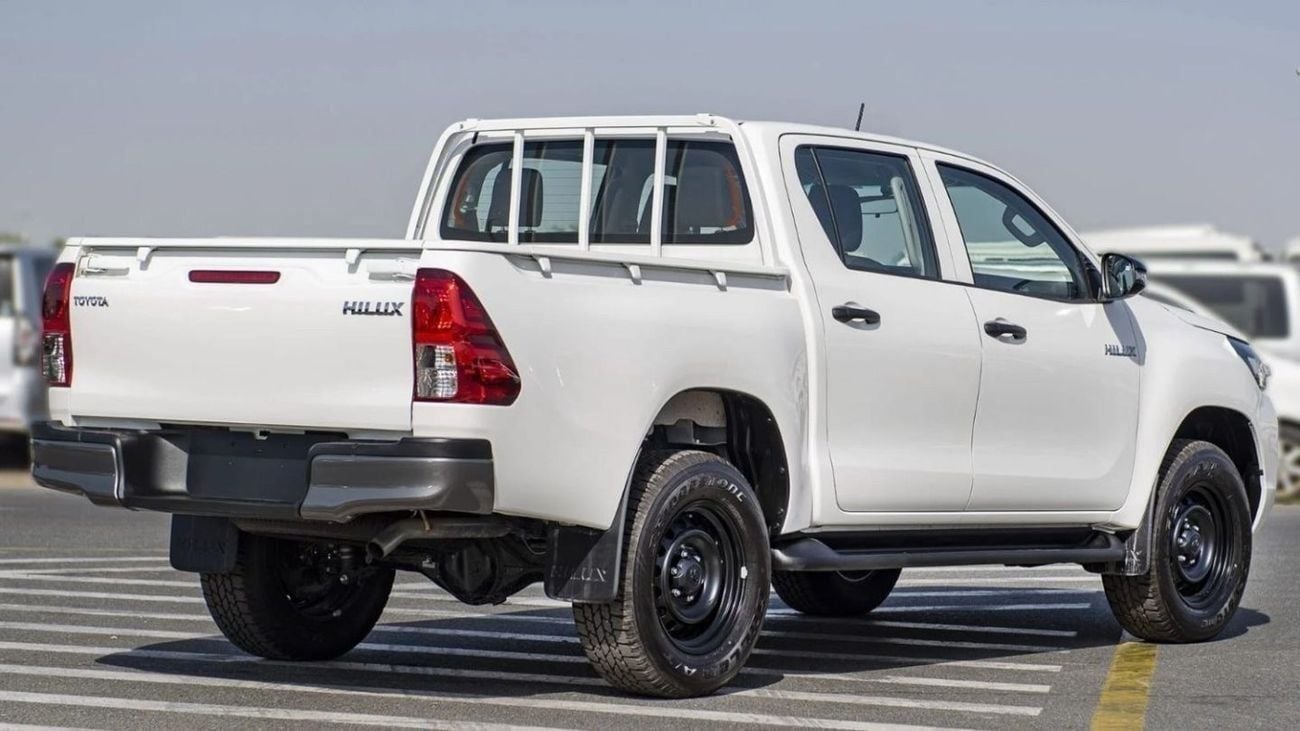 تويوتا هيلوكس GL HILUX 2.4L MED OPTION