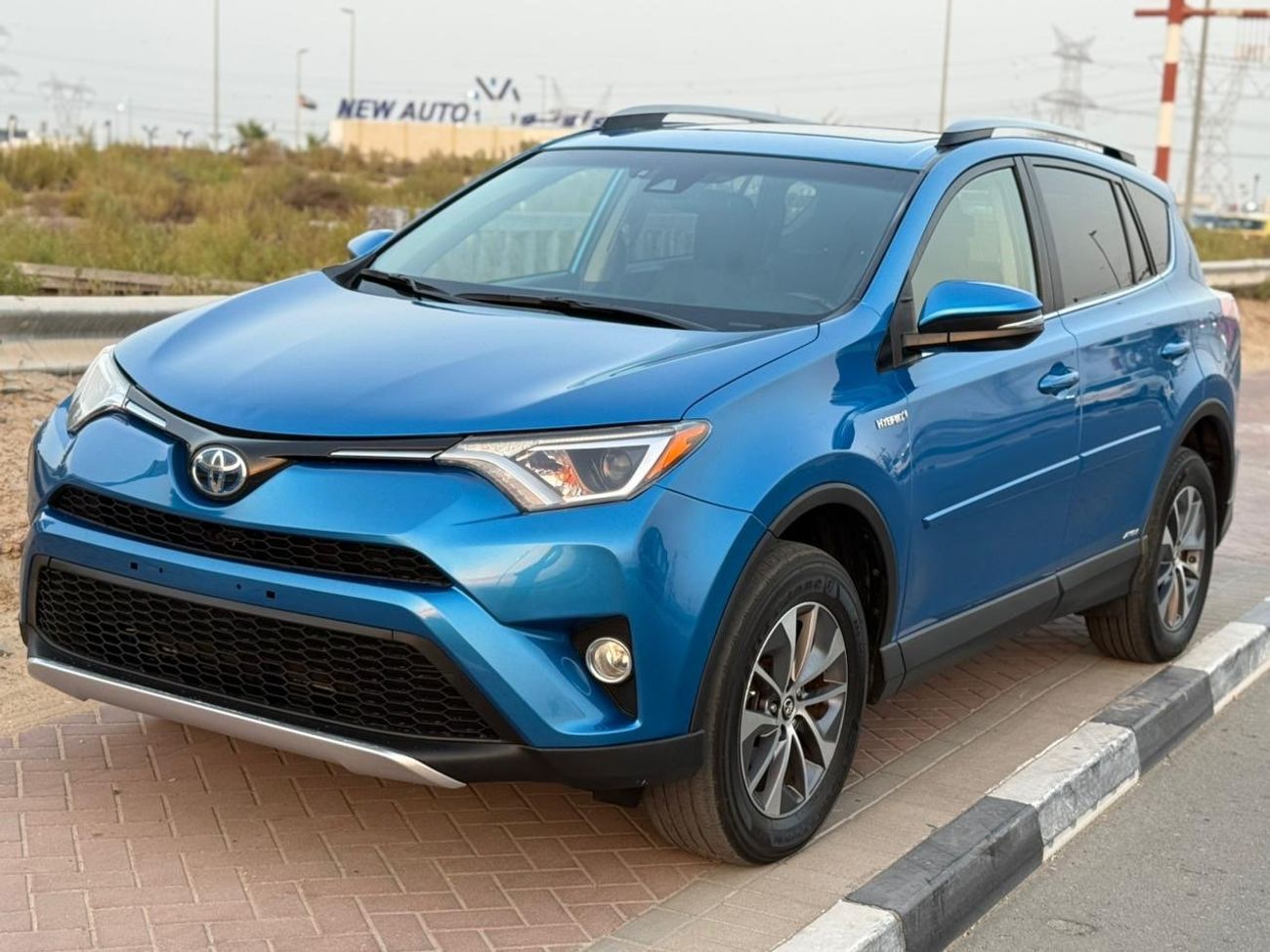 Toyota RAV4 XLE 2.5L Hybrid XLE sunroof, full Option