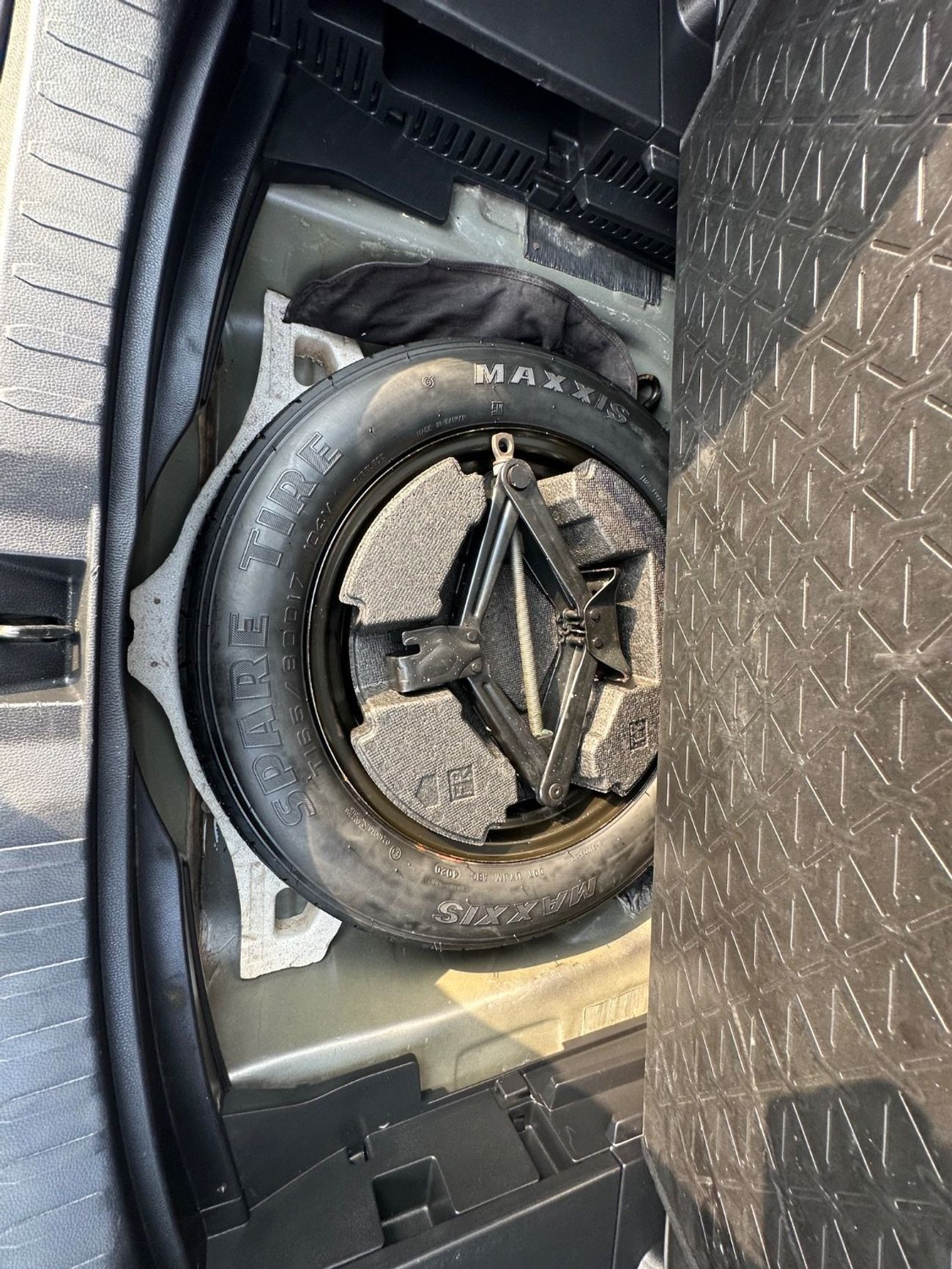 Toyota RAV4 XLE 4WD push start,leather seats 2021