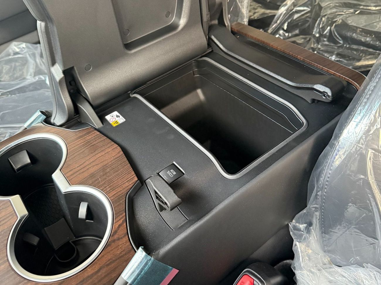 Toyota Land Cruiser 2026 LAND CRUISER 300 VX-HIGH 3.5 HYBRID TWINTURBO MHEV **EXPORT ONLY**التصدير فقط خارج الخليج***