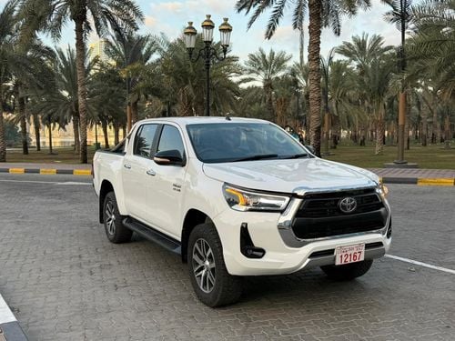 تويوتا هيلوكس Facelift SR Right Hand Drive