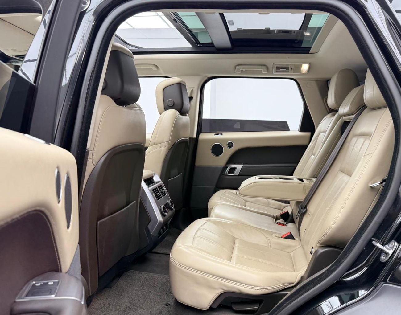 Land Rover Range Rover Sport HSE Dynamic 3.0L 2019 Range Rover Sport HSE Dynamic, Warranty, Service History , GCC