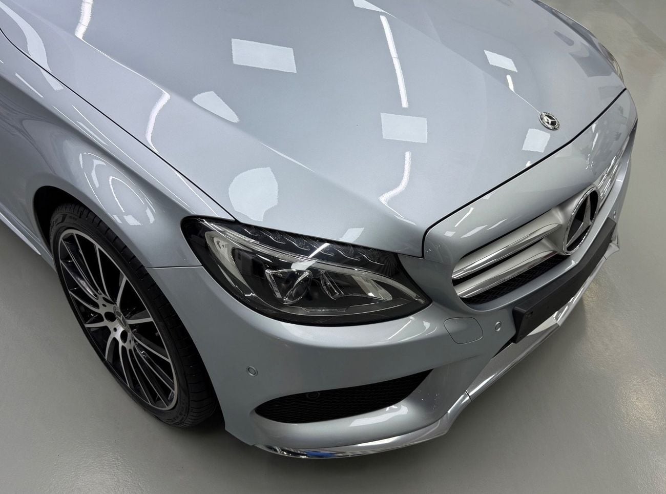 مرسيدس بنز C 200 AVANTGARDE
