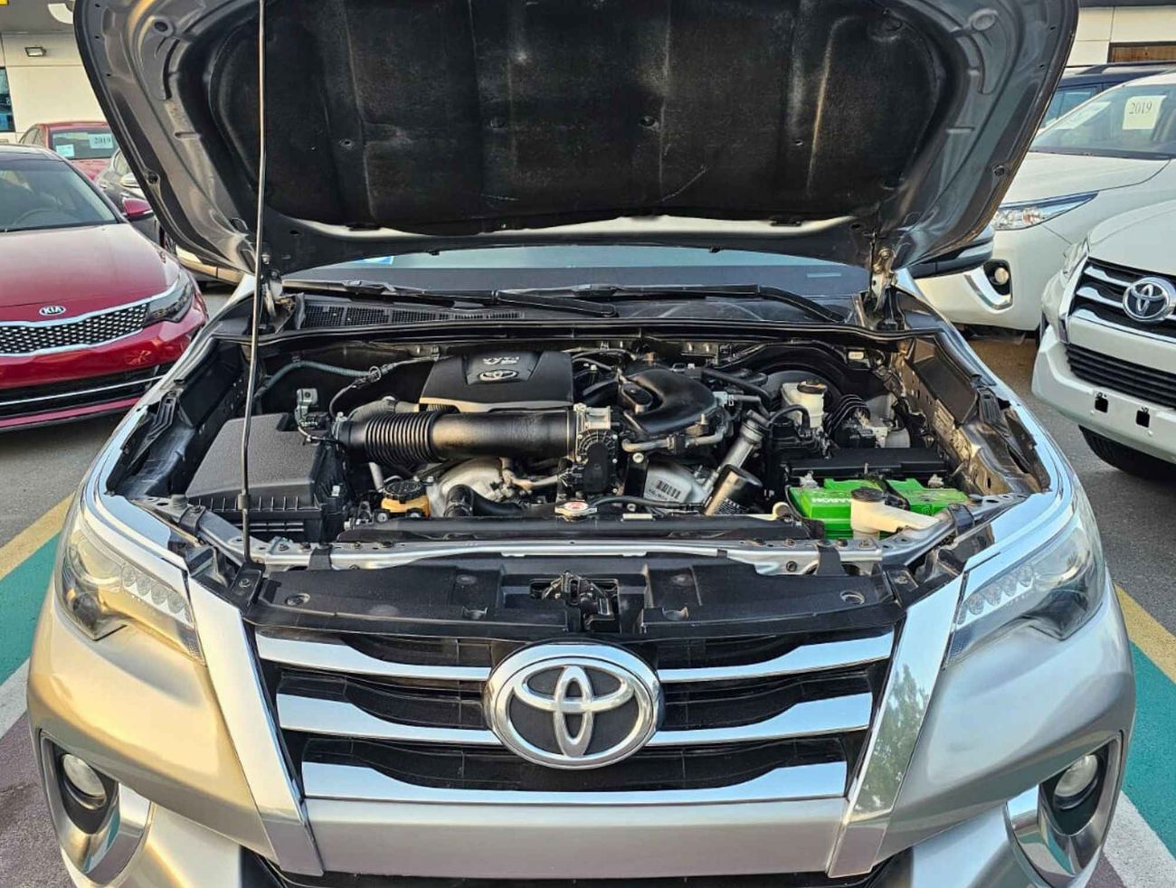 تويوتا فورتونر VXR V6/ 4WD/ AUTO TRUNK/TRIPTONIC/ DVD/ HEAD REST/ LEATHER/ EXPORT ONLY / LOT# 31141