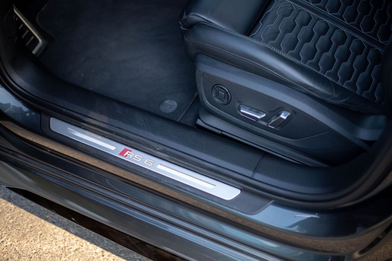 Audi RS6 2024 Audi RS6 Performance with 4.0L twin-turbo V8, 621 hp, 627 lb-ft torque, 8-speed automatic 2024